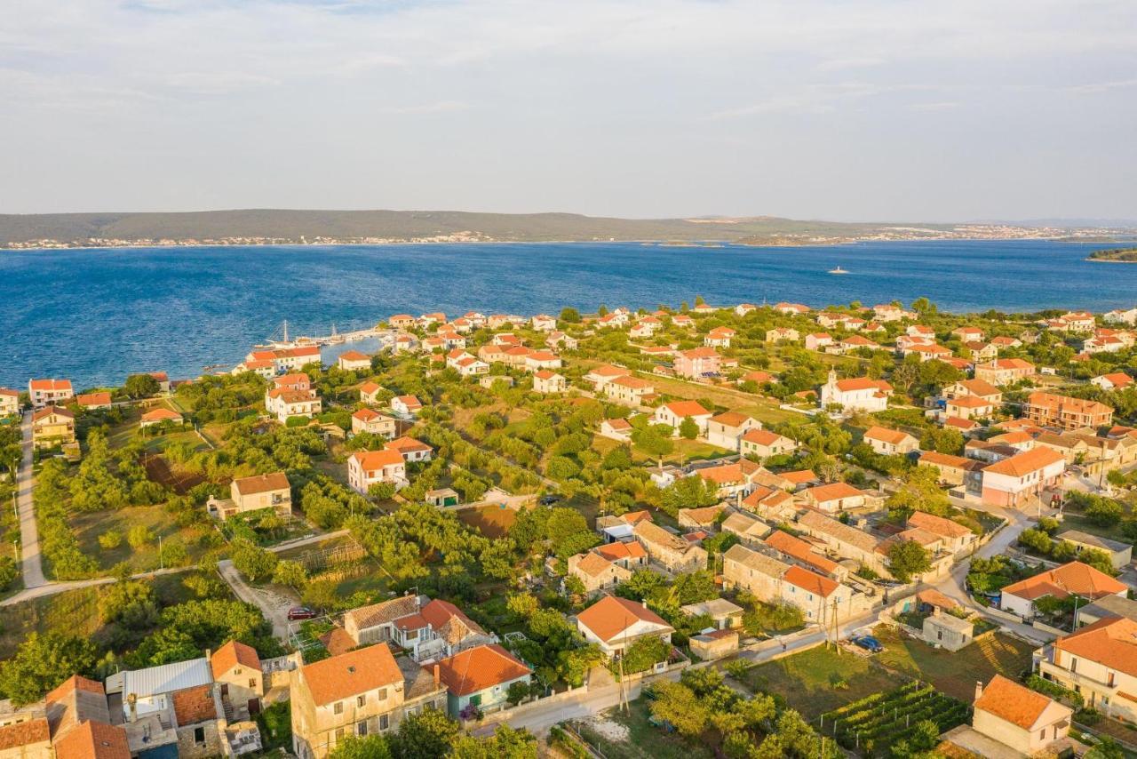 Holiday Home Lipa Nasa Neviđane المظهر الخارجي الصورة