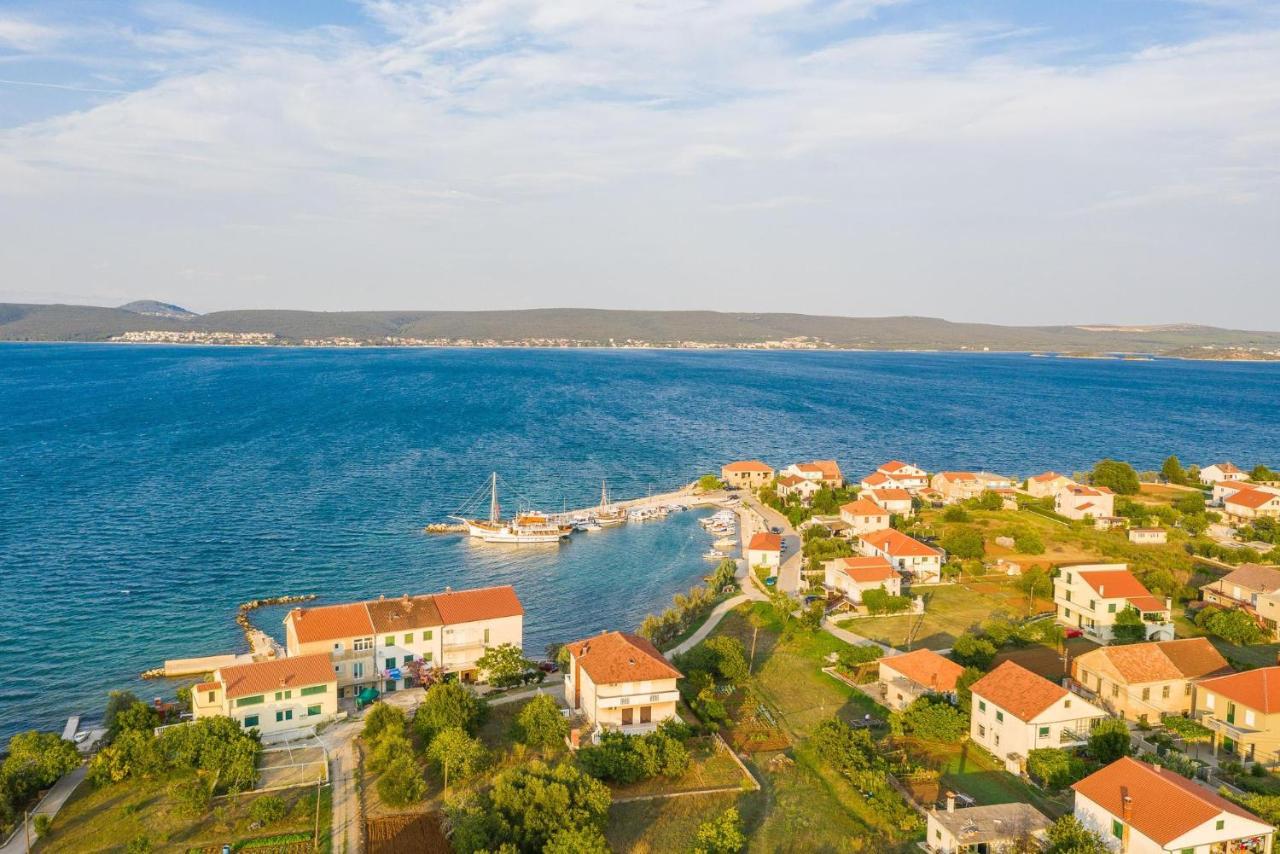 Holiday Home Lipa Nasa Neviđane المظهر الخارجي الصورة